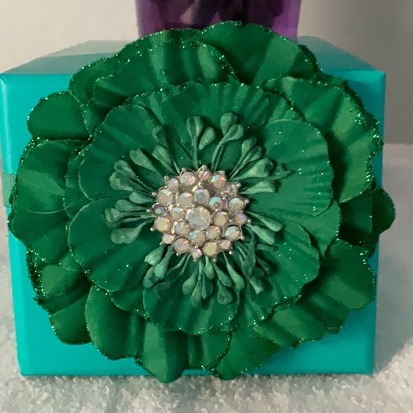 🪴TIEKS GREEN FLOWER AND BAG AND MASK🪴 - Picture 5 of 12